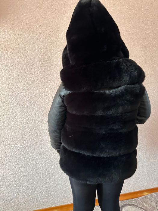 Шубка на дівчинку