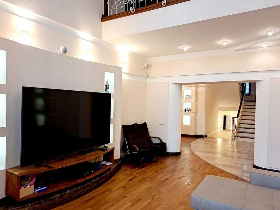 Продаж елітного маєтку