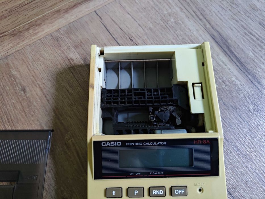 Stary kalkulator Casio HR-8A
