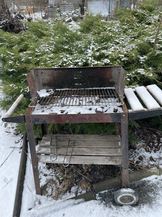 Sprzedam gril na kolkach