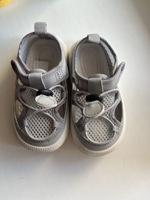 Продам босоножки