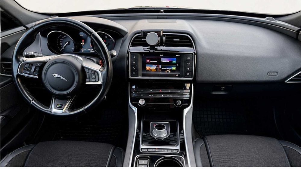 Jaguar XE — fotografia 6