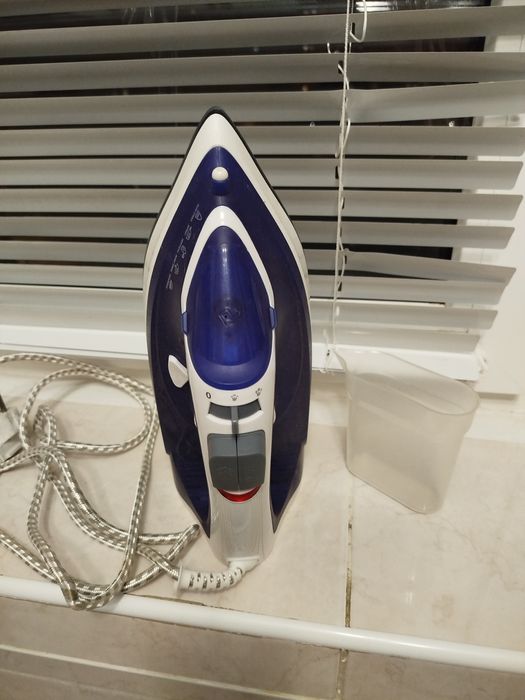 Продам утюг паровой HOME LINE 2300W НОВЫЙ.