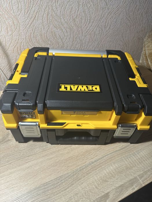Ящик, кейс Dewalt tstak 2.0