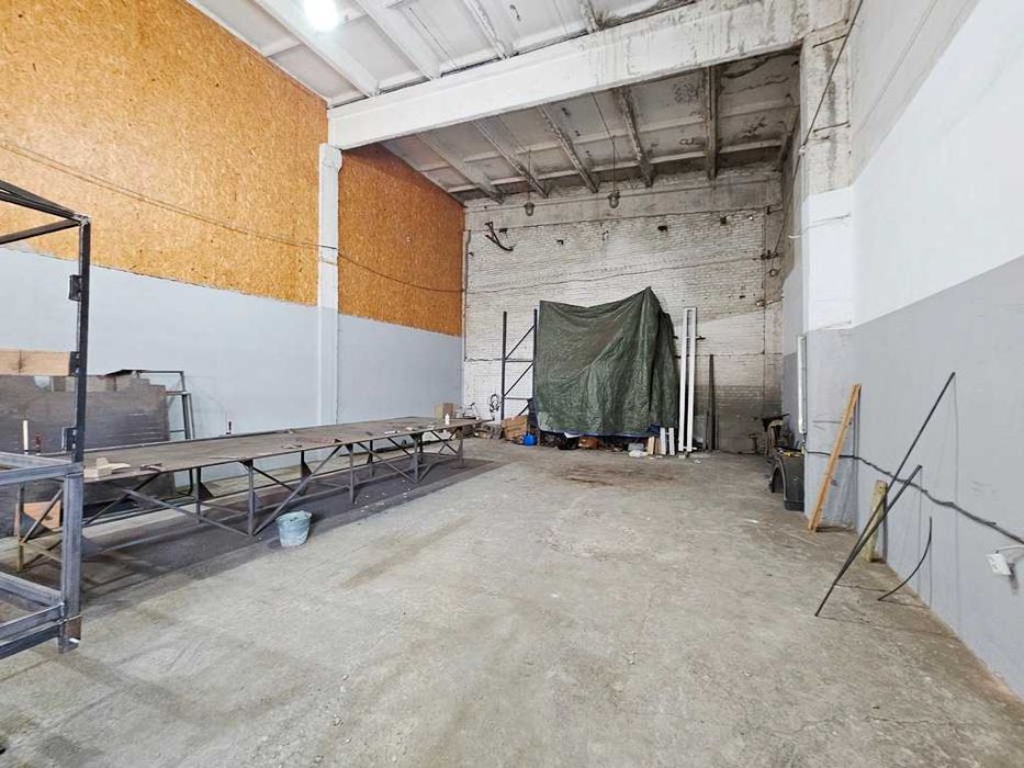 Продається виробничо-складське приміщення в промисловій частині мСтрий