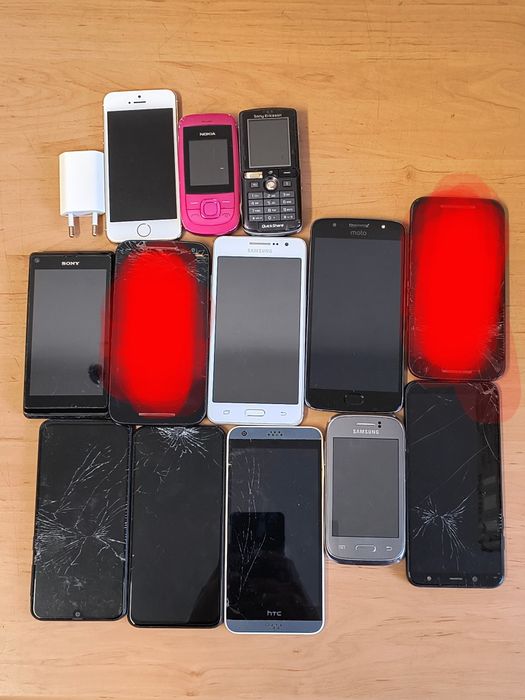 Zestaw telefonów i smartfonów