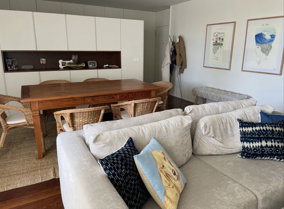 Sofa cinza claro marca Woodspace