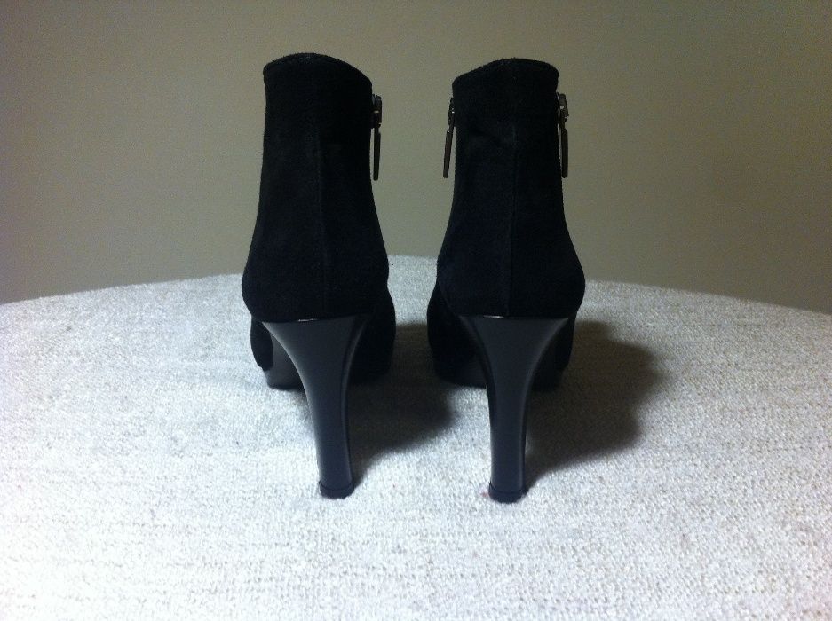 Elegantes botins de camurça preta da marca PERLATO (38) - NOVOS!