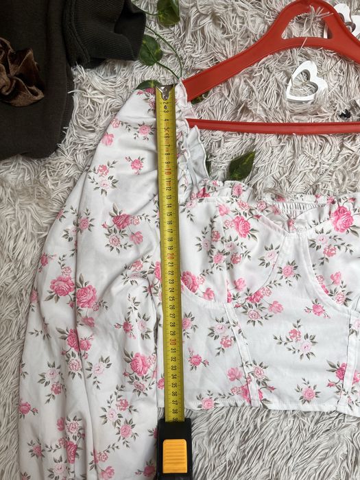 Hiszpanka w kwiaty,Hiszpanka z bufiastymi rękawami