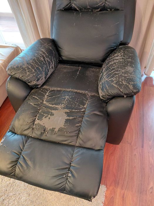 Ofereço sofá em pele individual eléctrico