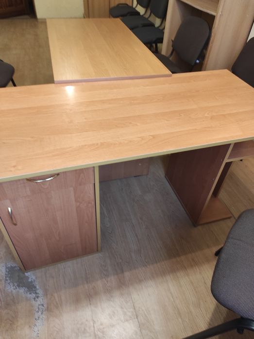 Розпродаж офісних столів