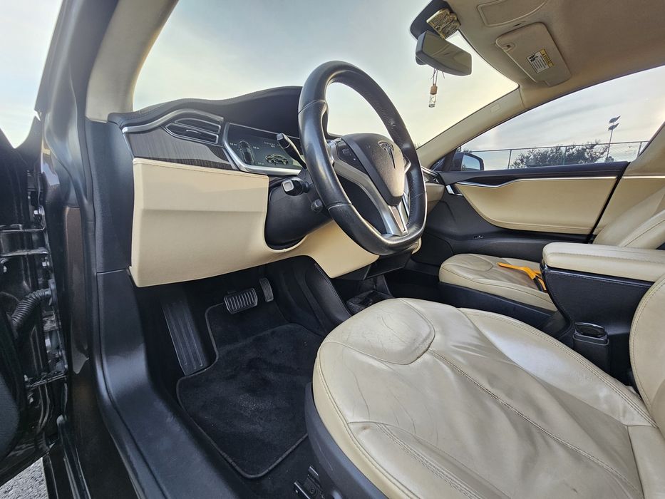 Tesla Model S 85 2013