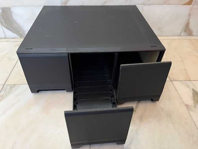 2 caixas de CDs, pretas, em material plástico, como novas