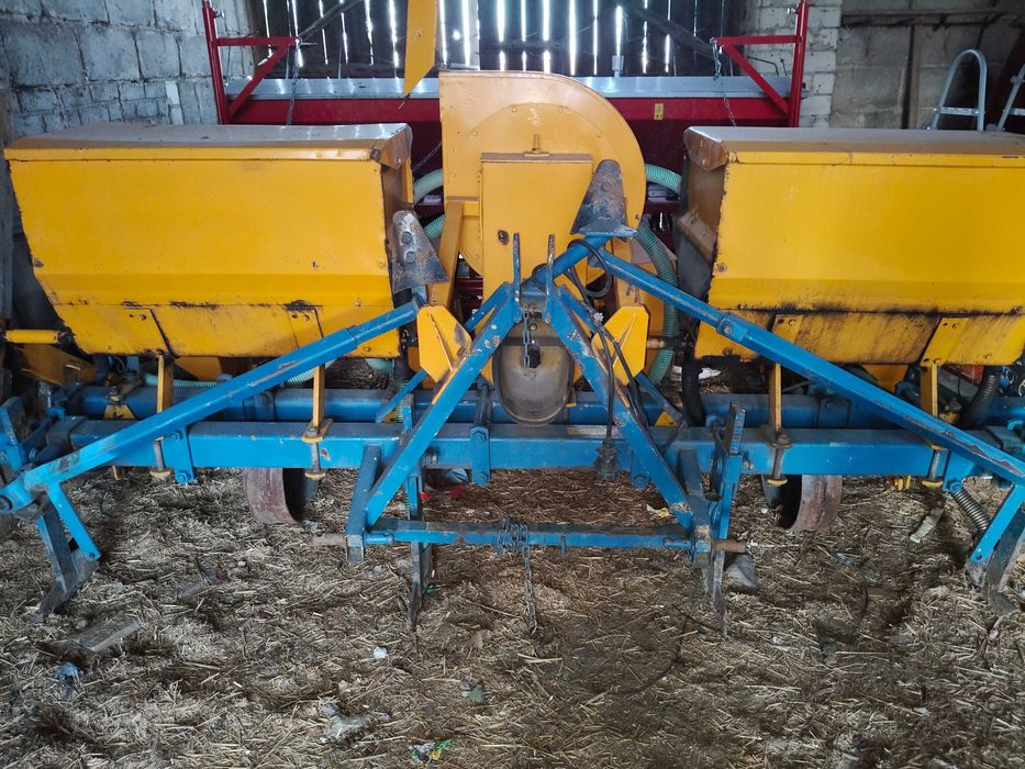 Siewnik do kukurydzy