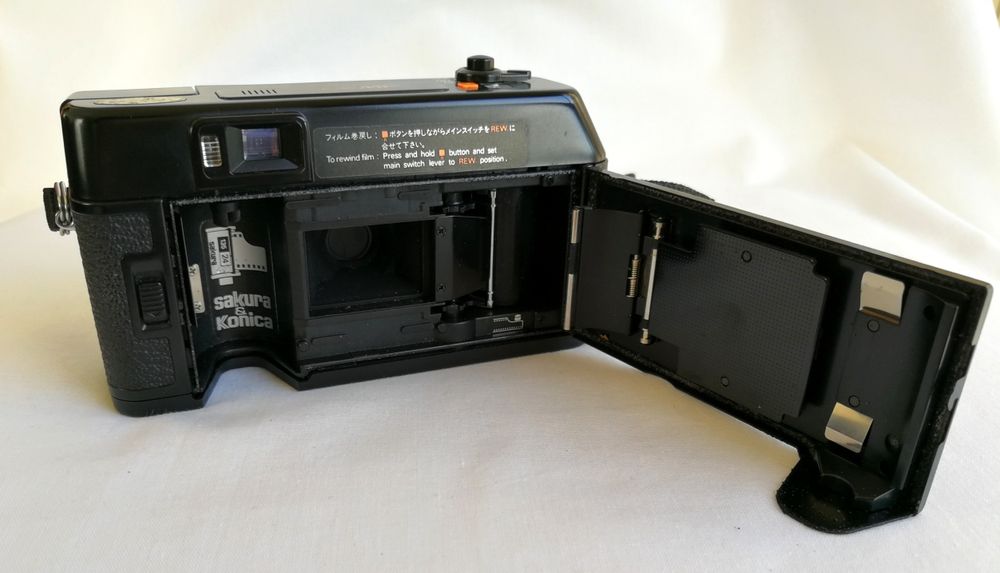 Máquina fotográfica Konica C35 MF