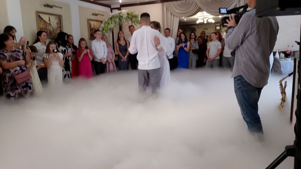 Важкий дим, холодні вогні , конфеті на перший танець молодих.Львів+обл