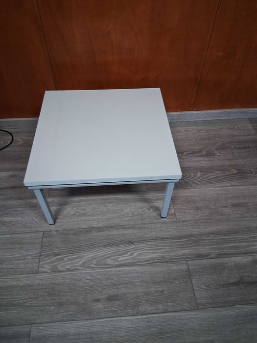 ID 87 - Vendo Mesa pequena branca C60xL60XA36 cm