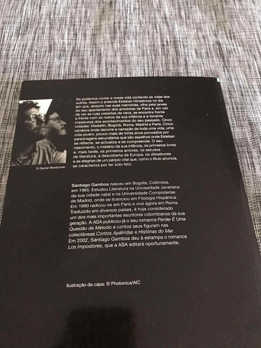 Livro de Santiago Gamboa - A vida feliz do jovem Esteban