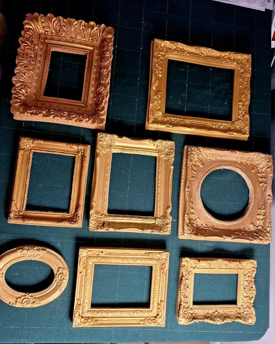 Stylowe ramki gipsowe.