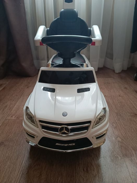 Машинка-толокар с родительской ручкой