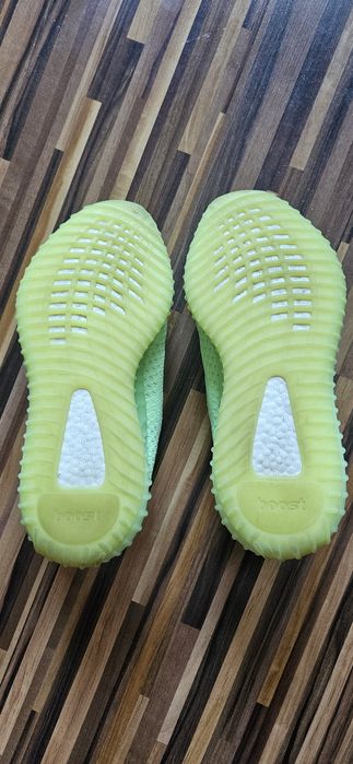 Adidas Yeezy Boost 350 V2 Glow