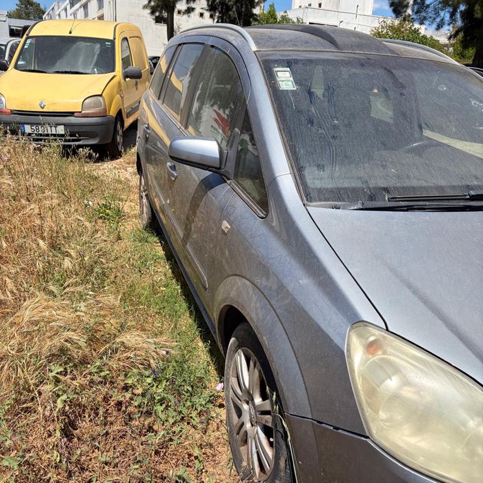 Opel Zafira B 1.9 CDTI (2008) – Para Peças / Inteira (Motor Avariado)