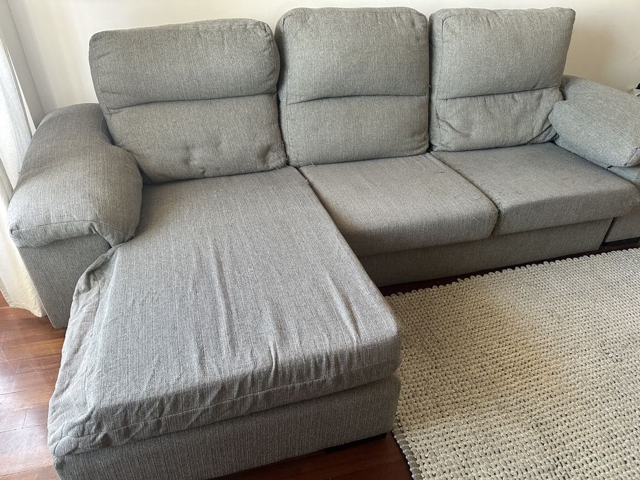 Sofá de canto (chaise longue) em tecido bouclé/chenille cinza