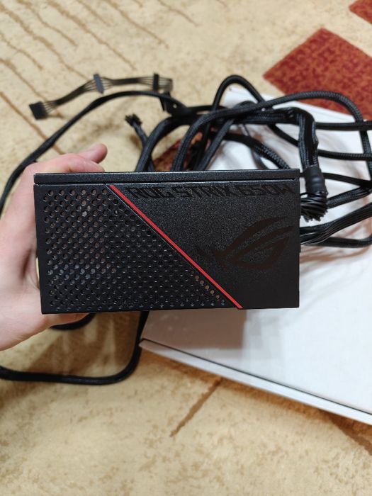 Блок живлення Asus Rog 650w 80+ gold