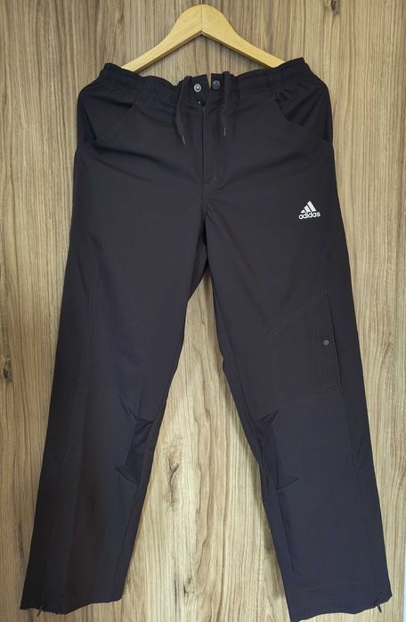 Spodnie adidas – brązowe