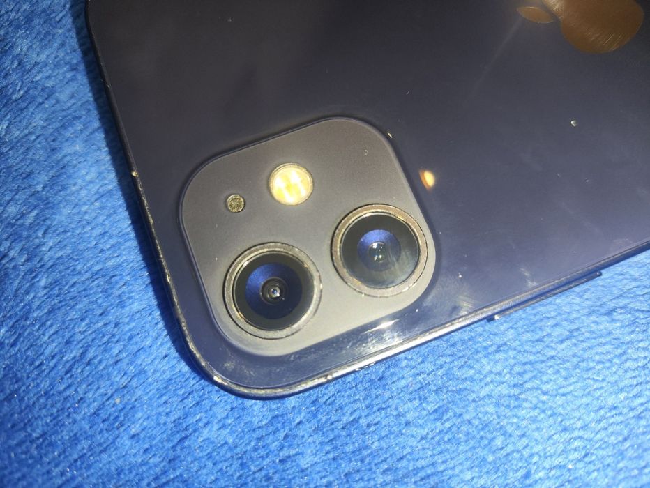 Обменяю айфон 12