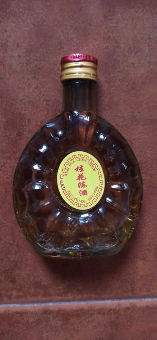 Tudo a 1 euro - Luvas, pratos, cinzeiro, álcool, copos, porta-chaves