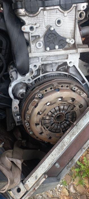 Демпферний маховик взборі щеплення  1217560 bmw e 87-e90 2005-2013