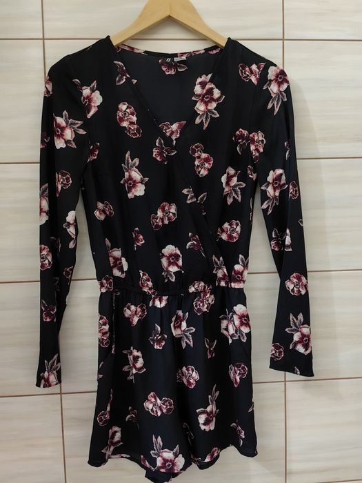 Czarny kombinezon w kwiaty H&M 36 34