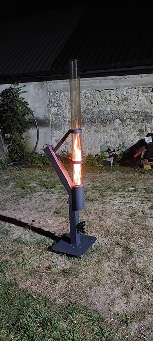 Piecyk rakietowy z rura szklana