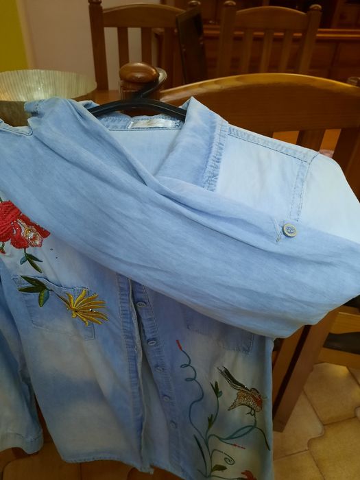 Camisa de ganga bordada