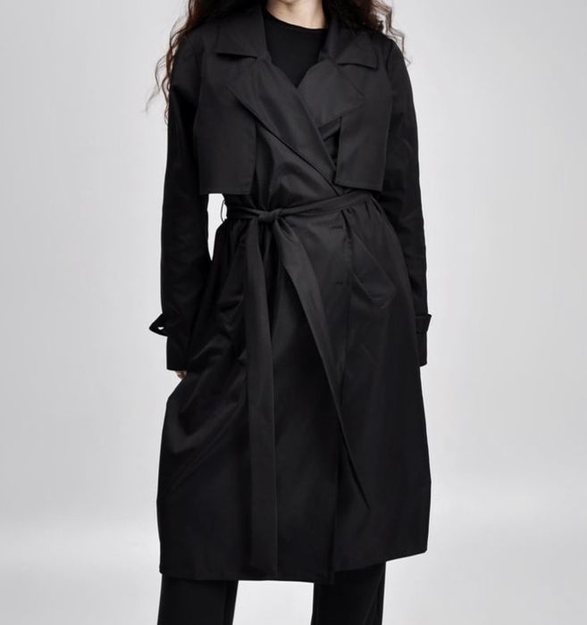 Чорний ідеальний тренч