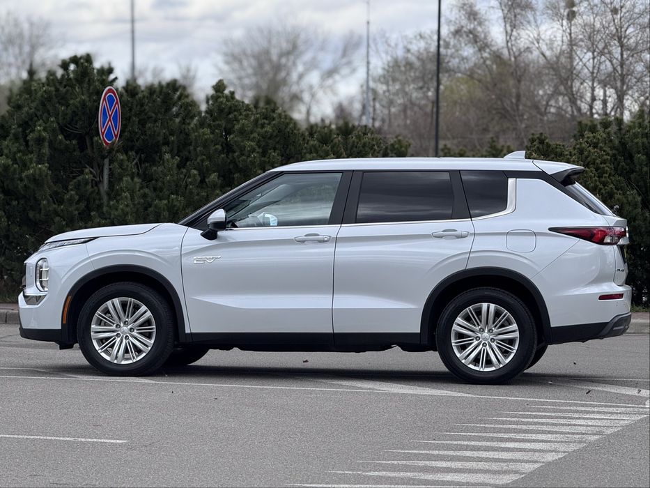 Mitsubishi Outlander EV, 2023 року, 2.4 плагін-гібрид автомат 4wd 34км