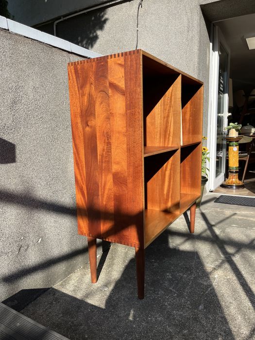 Skandynawski tekowy regał na winyle dekoracje Dania lata 80 vintage