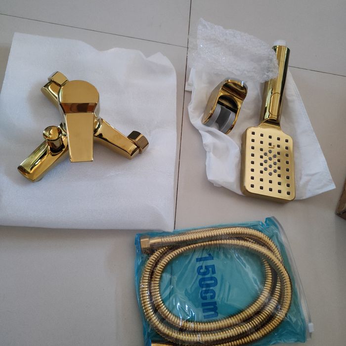 Torneira de banheira / duche nova em dourado