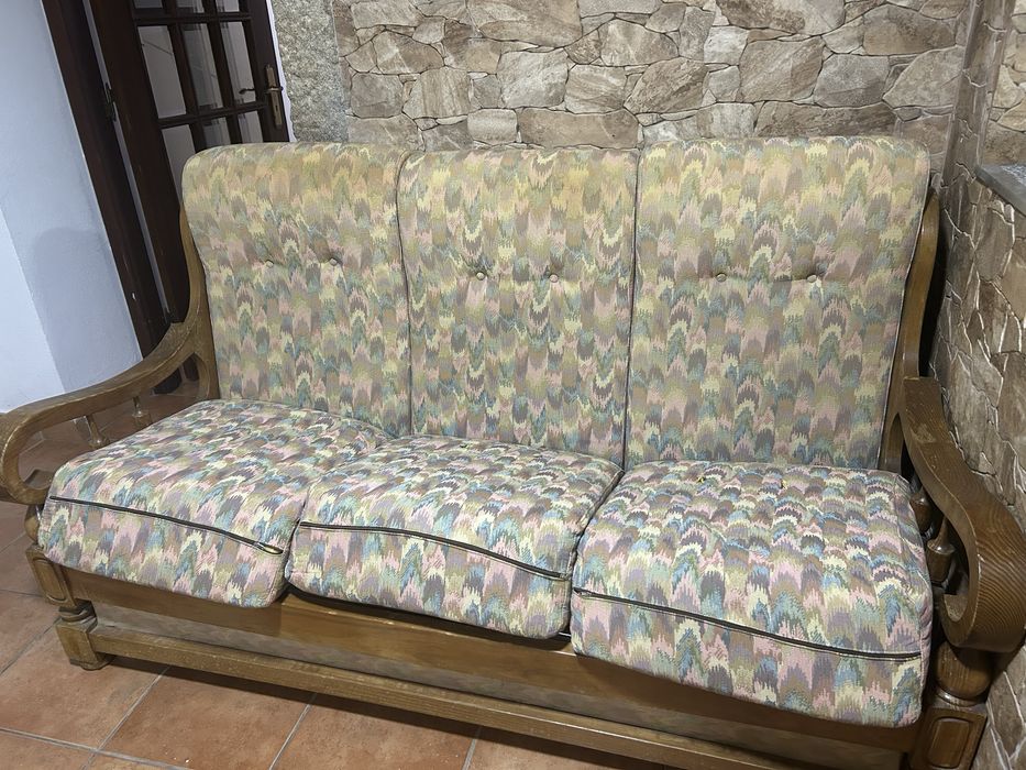 Sofá-cama antigo/vintage de 3 lugares em madeira