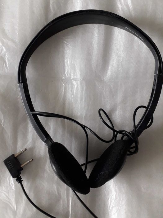 навушники універсальні 250грн, прості 150грн