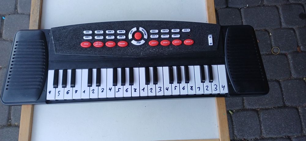 Interaktywny keyboard elektryczny