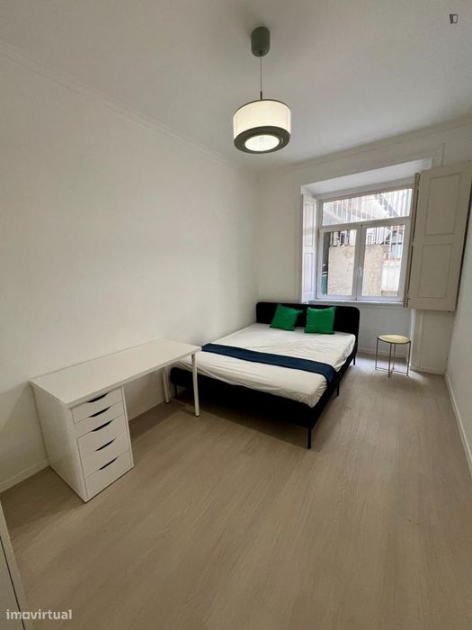 Quarto - localizado em Arroios Lisbon