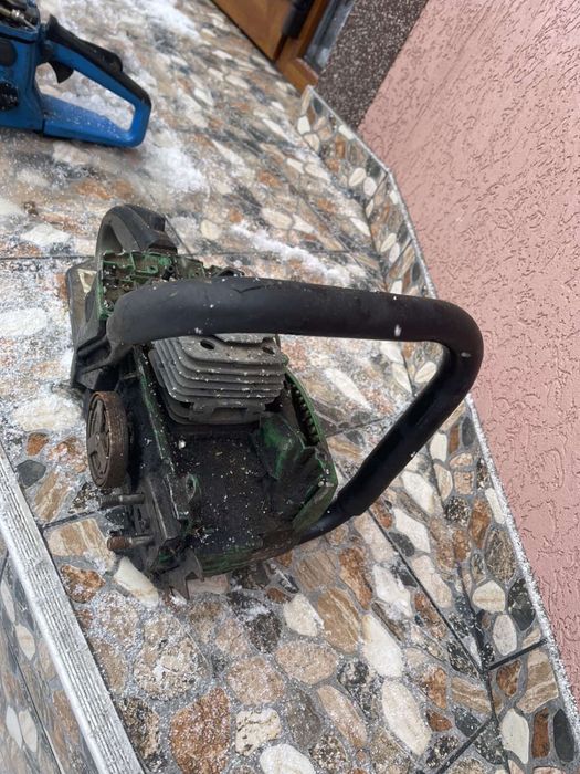 Продам бензопилу на запчастини.
