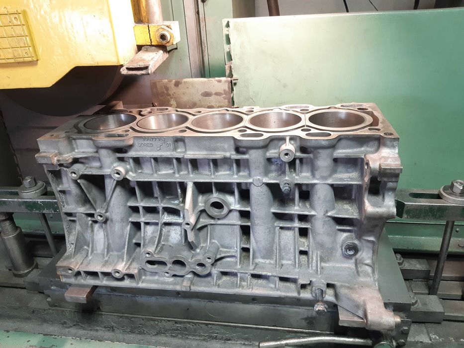 Шліфовка розточка гільзовка блоків циліндрів V образних та рядних