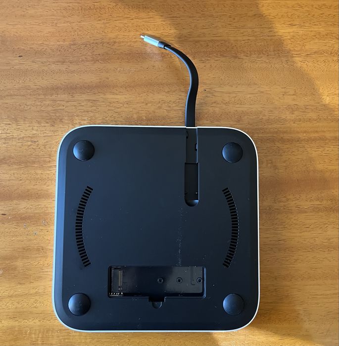 Mac Mini M2 2023 com base HUB para disco SSD