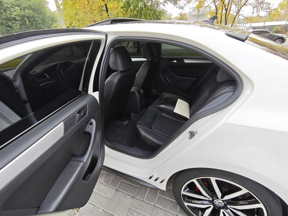 Продам Volkswagen Jetta 6 GLI