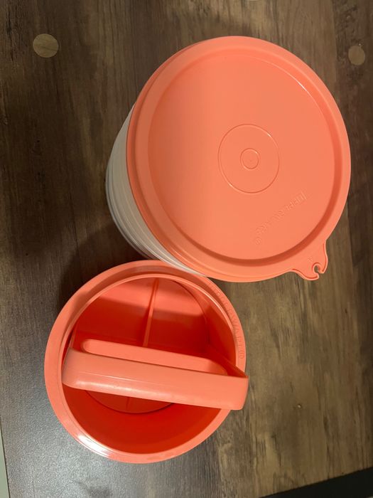 Tupperware para moldar e congelar hambúrgueres