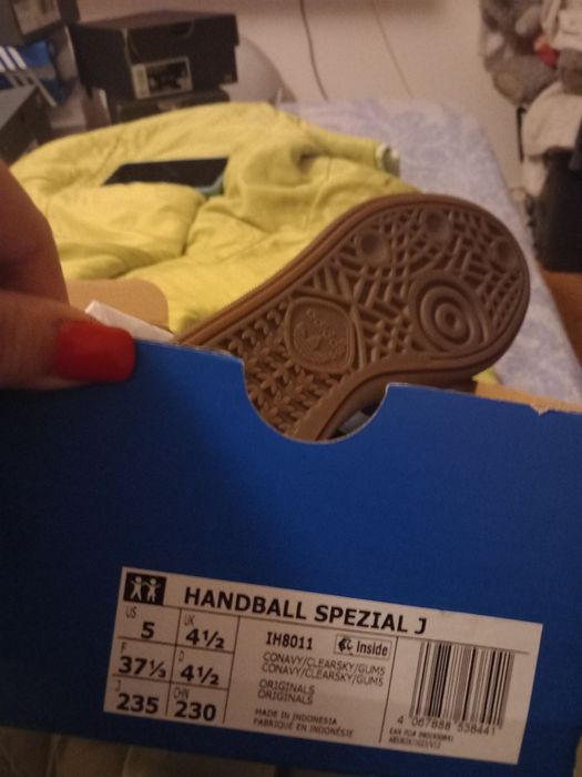 Vendo ténis novos adidas special j