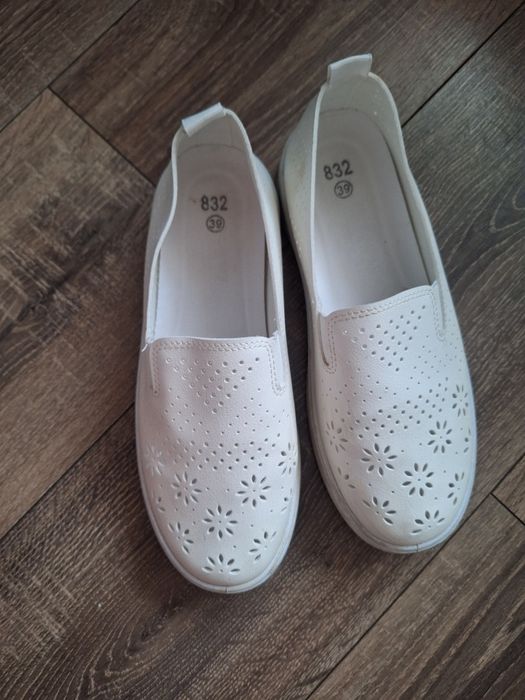 Buty slip on wsuwane 39 wkladka 25 cm